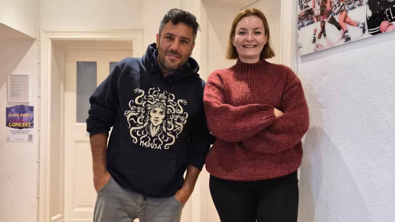 „Ich bin nicht zwischen zwei Kulturen stecken geblieben, ich habe beide Kulturen angenommen“ – Arzt und Musiker İlker Aydın